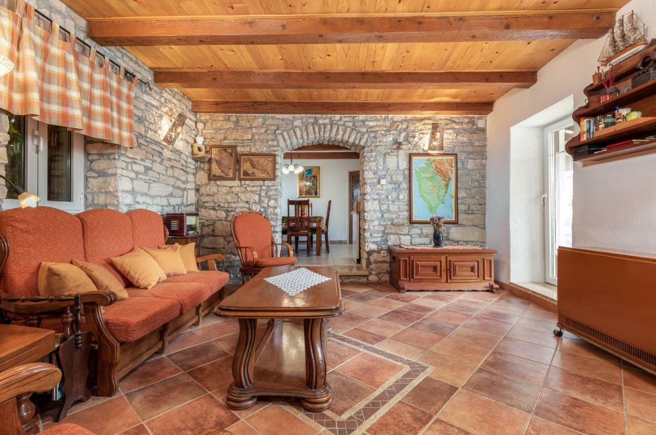 Holiday Home Ana Kanfanar Bagian luar foto