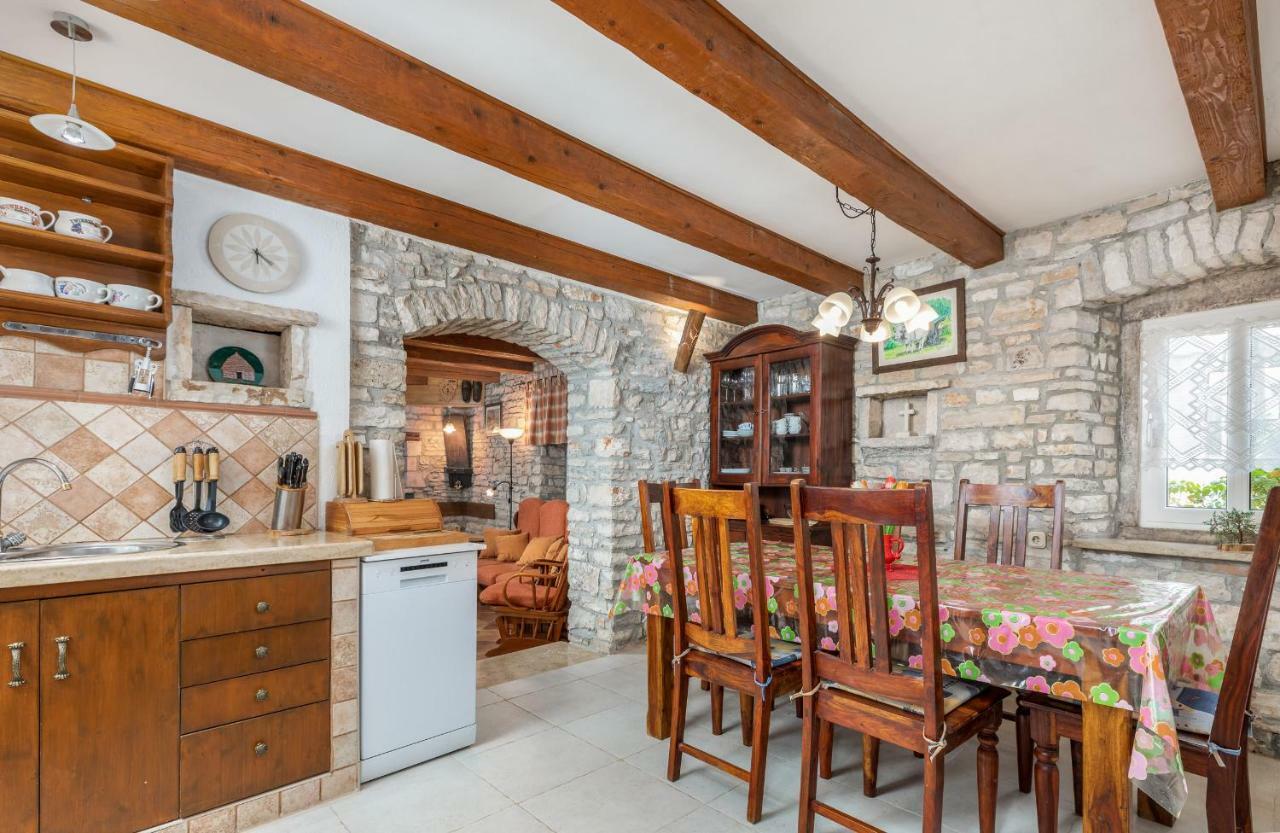 Holiday Home Ana Kanfanar Bagian luar foto
