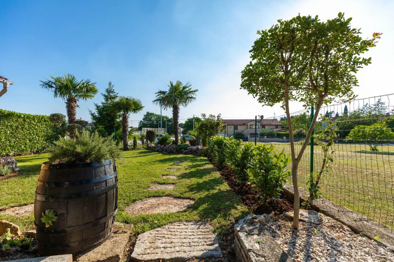 Holiday Home Ana Kanfanar Bagian luar foto