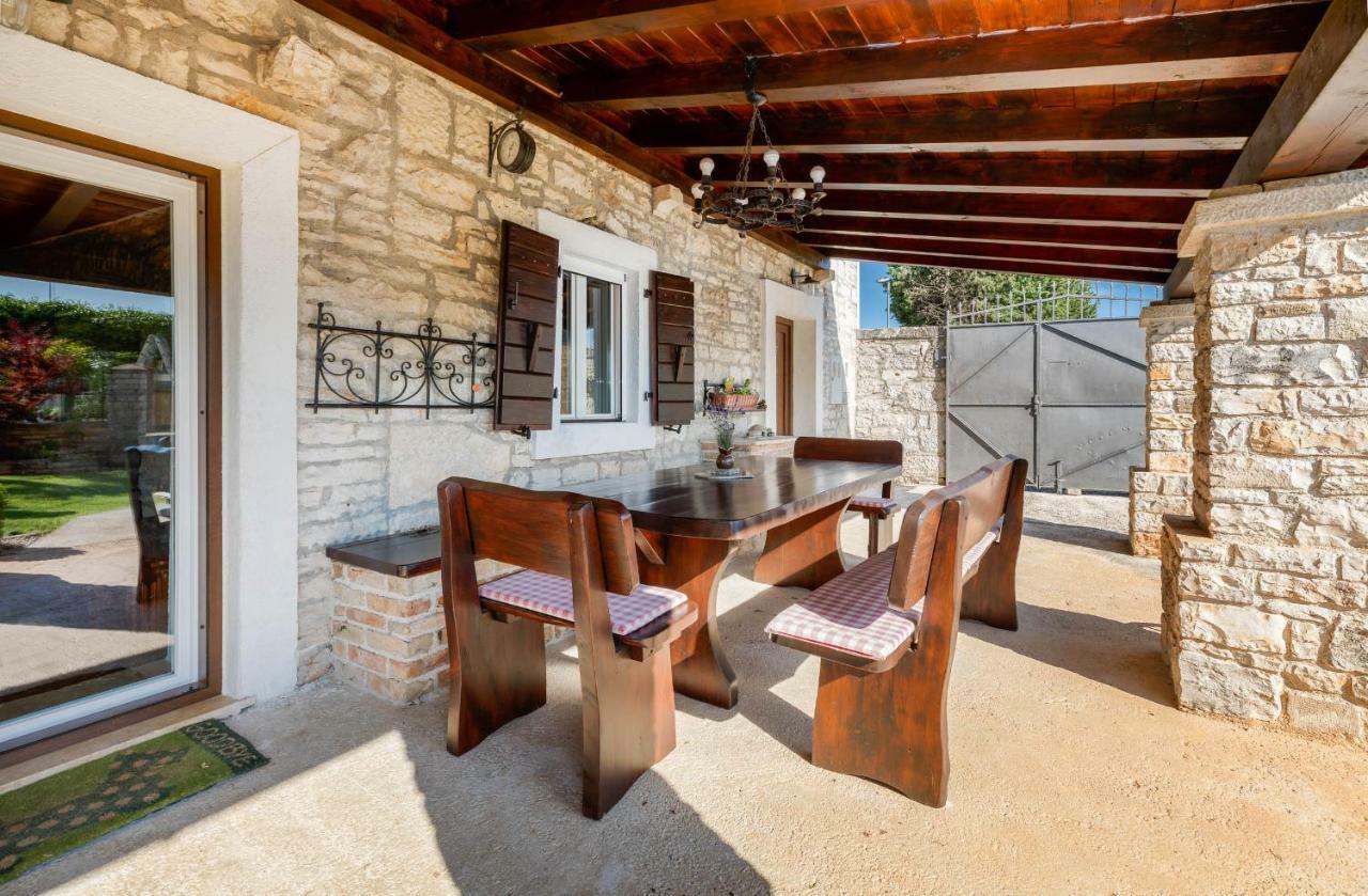 Holiday Home Ana Kanfanar Bagian luar foto