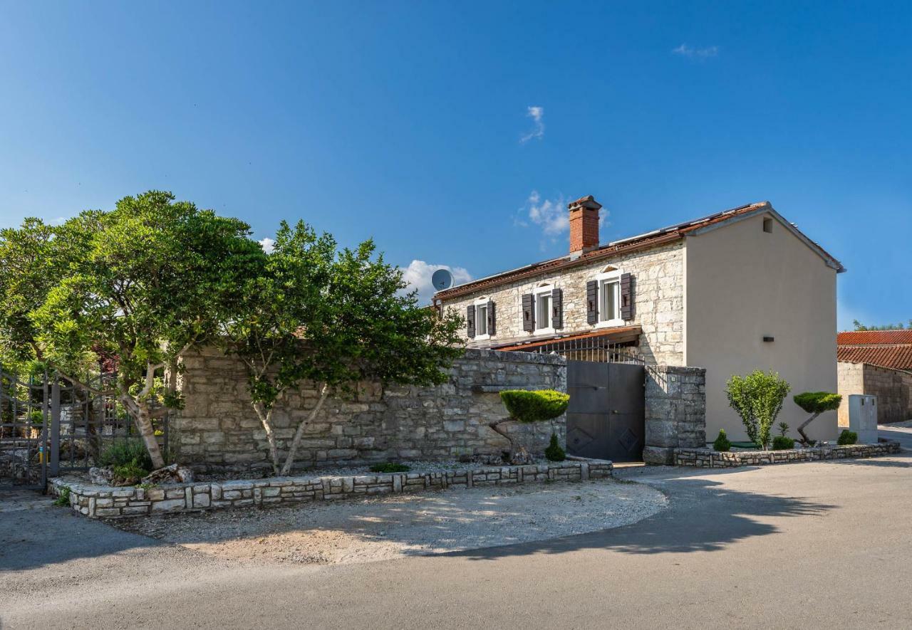 Holiday Home Ana Kanfanar Bagian luar foto